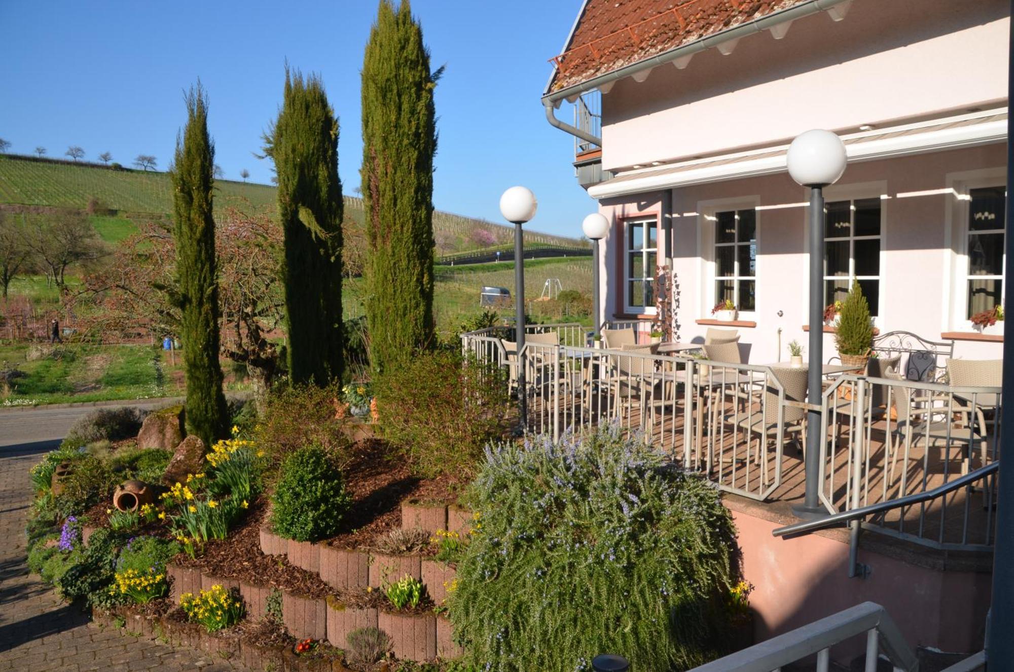 Castell Hotel & Restaurant Leinsweiler Exterior foto